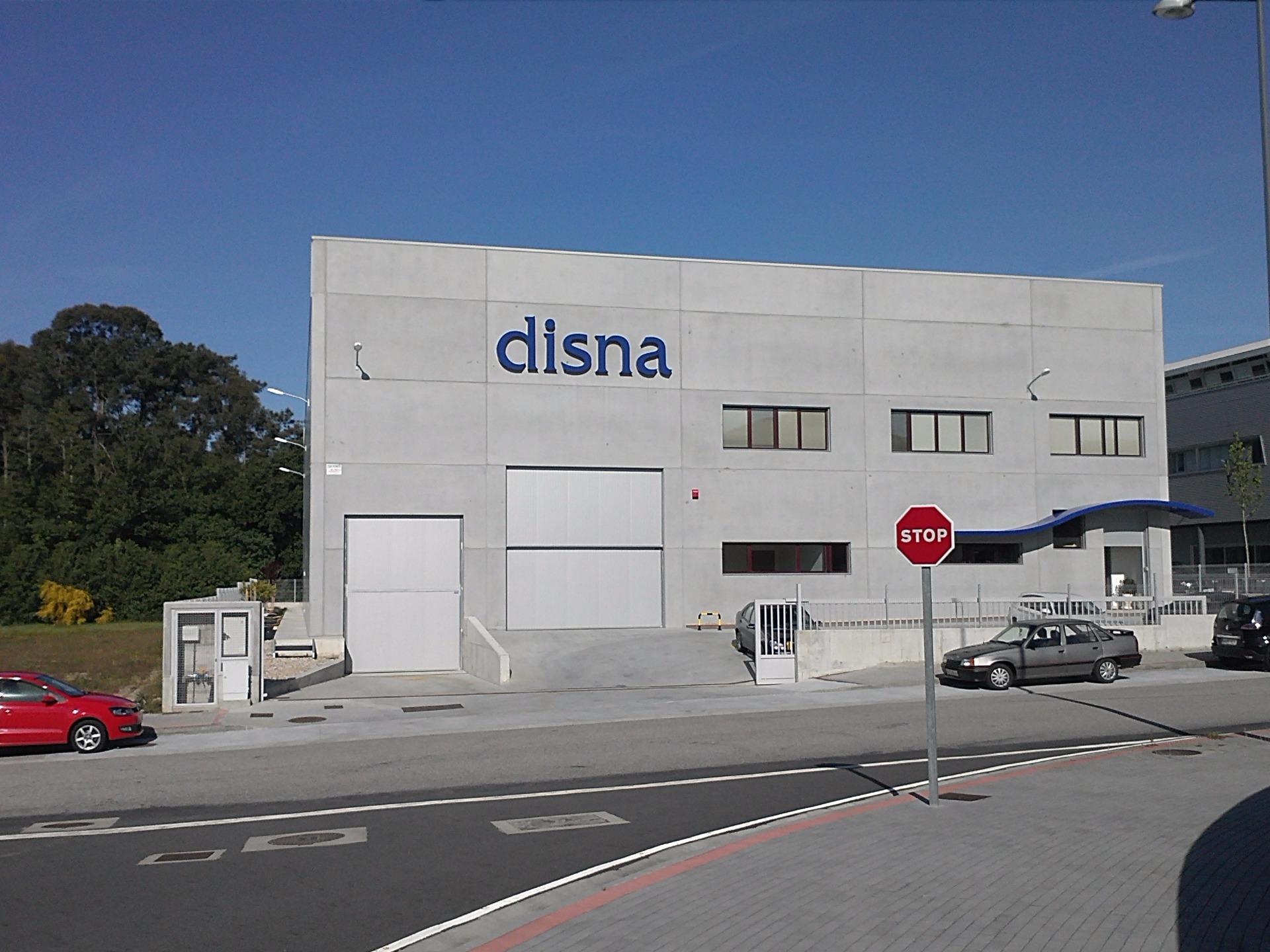 Nave para almacén y oficinas. DISNA S.L. PORTO DO MOLLE. NIGRAN.